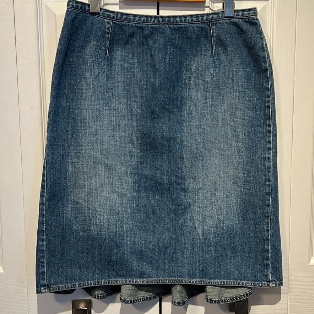 Liz Claiborne Blue Denim Skirt Size 10 (see measurements)